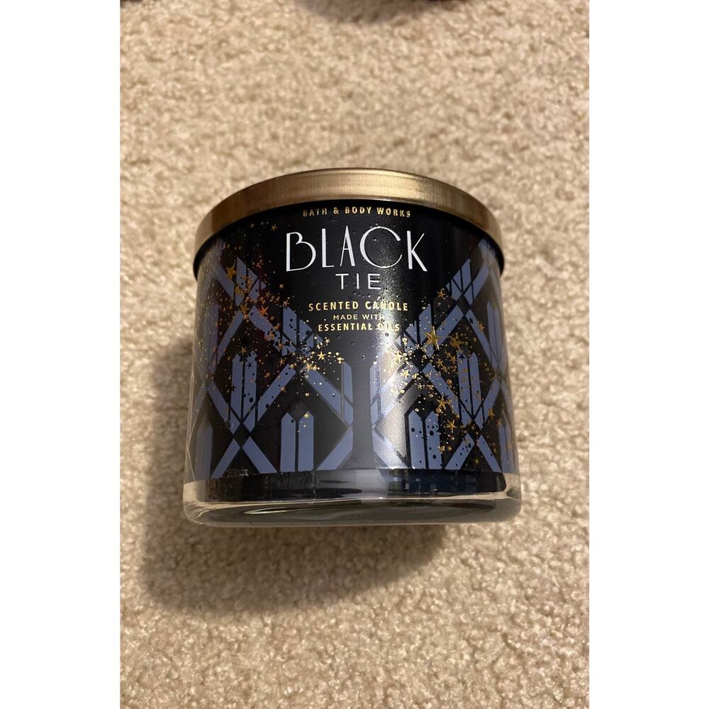 Bath and body‎ works black tie candle